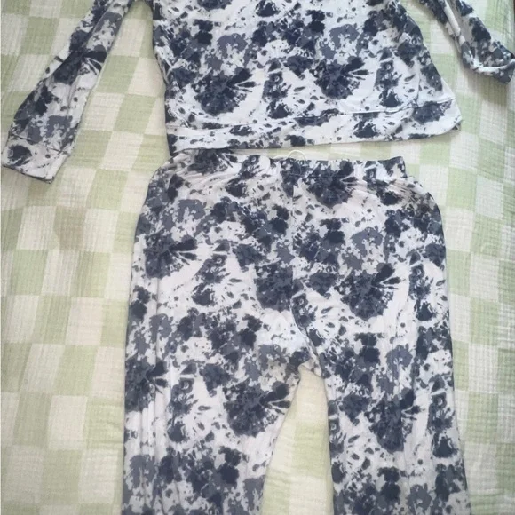 Women’s Tie-Dye lounge Set size xl - Picture 3 of 3